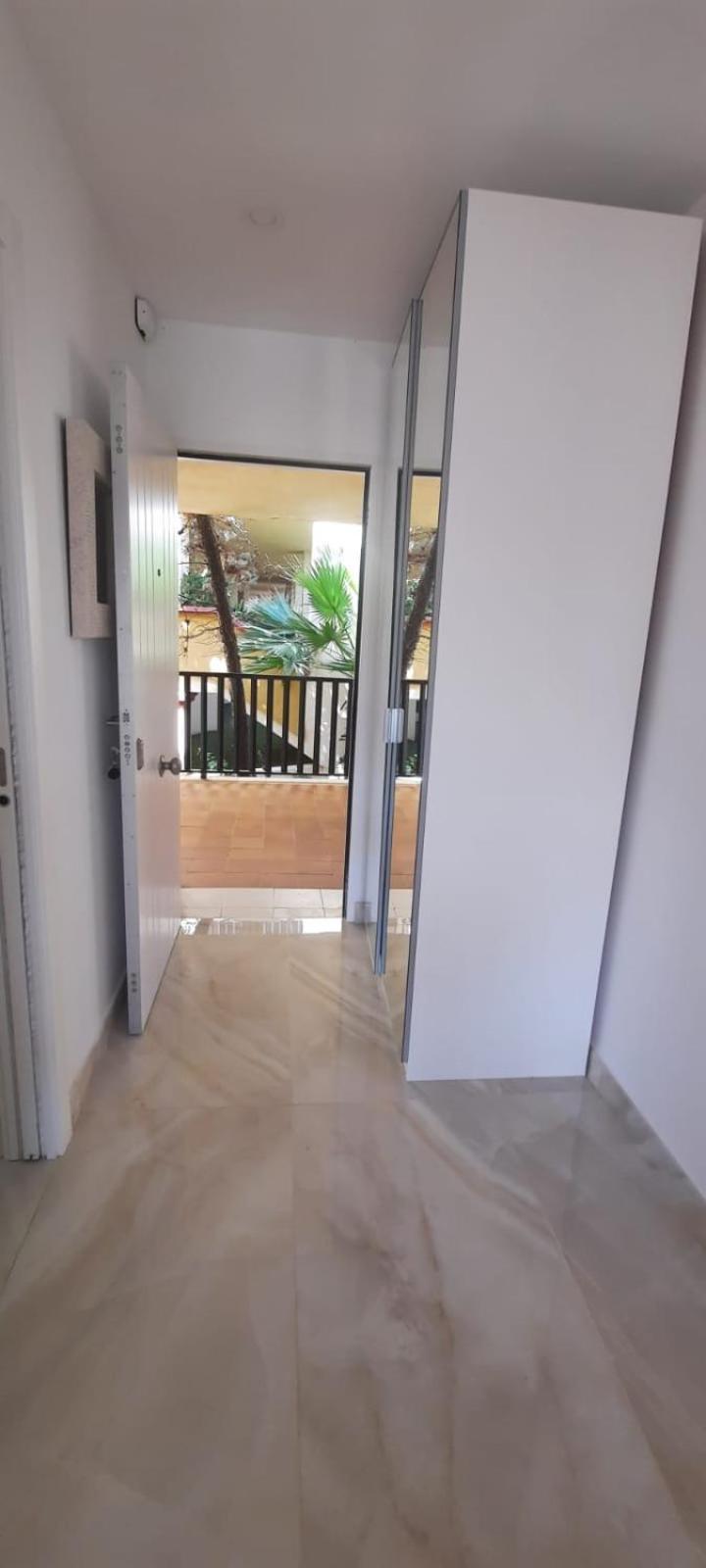 Beachfront Romana Playa Elviria Apartamento